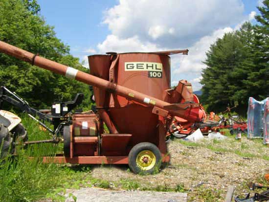 GEHL 100 Grinder-Mixer
